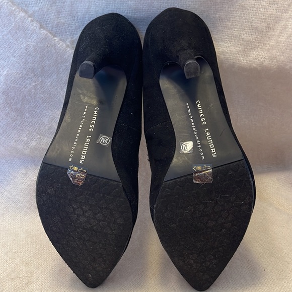 New without box! Chinese Laundry, black, faux Suade heels. Size 9 - Picture 5 of 6